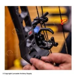 Hamskea Epsilon Arrow Rest (Universal Bracket) 9 Hamskea Epsilon Arrow Rest (Universal Bracket) -Shooting Store 1030643 inuse4